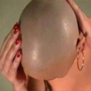 Bald Girl / Woman Headshave 👩🏻‍🦲